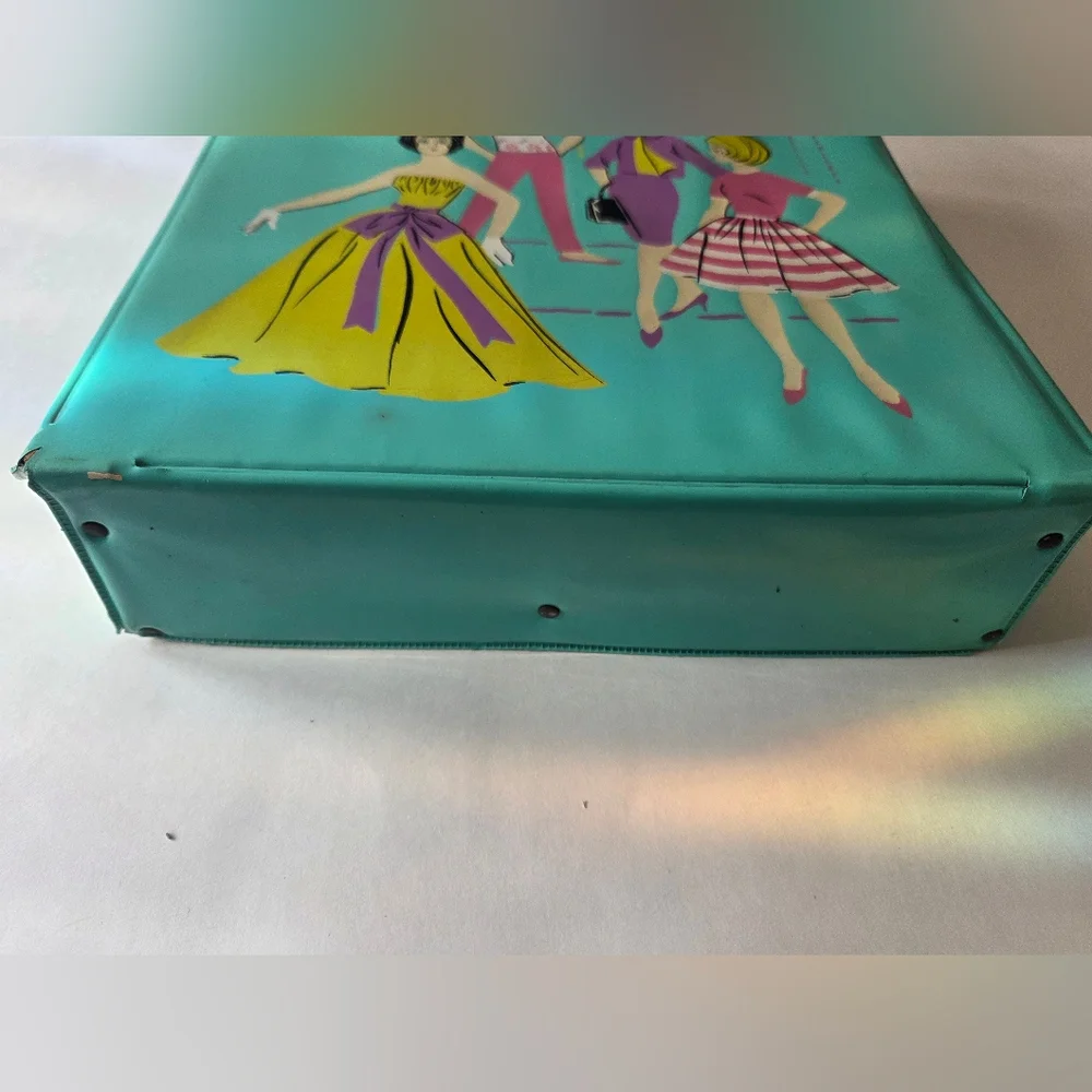 Rare Vintage 1960s Fashion Doll Accessory Case In Green/Aqua Color. Used